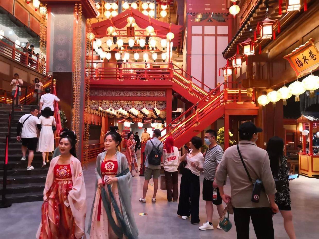 室内版不夜城,长安十二时辰(下)_场景_楼梯_游客