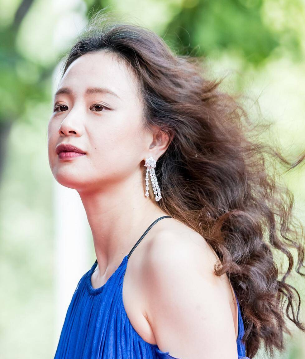 十年前,拍电视剧版《白鹿原》,当初选定李梦饰演里面的白灵,但在电视