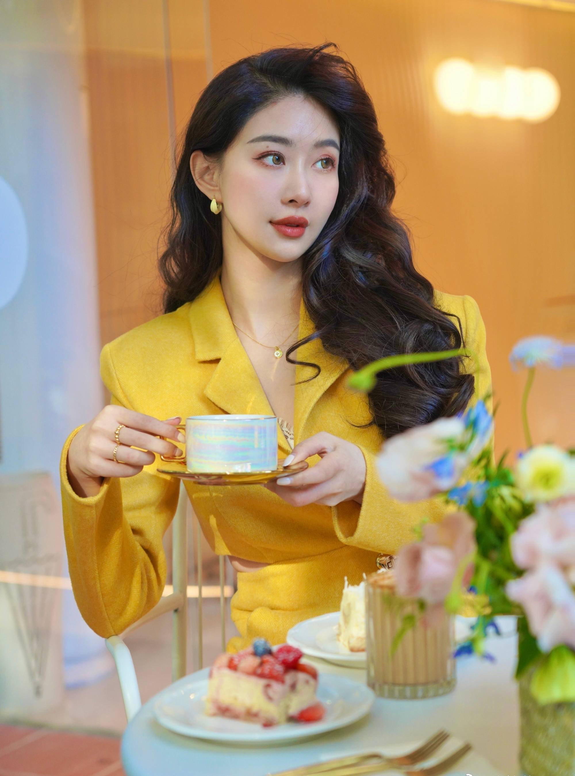 网络红人沈韵菲晒悠闲写真,慵懒又精致的秋日优雅ladylook_留言道