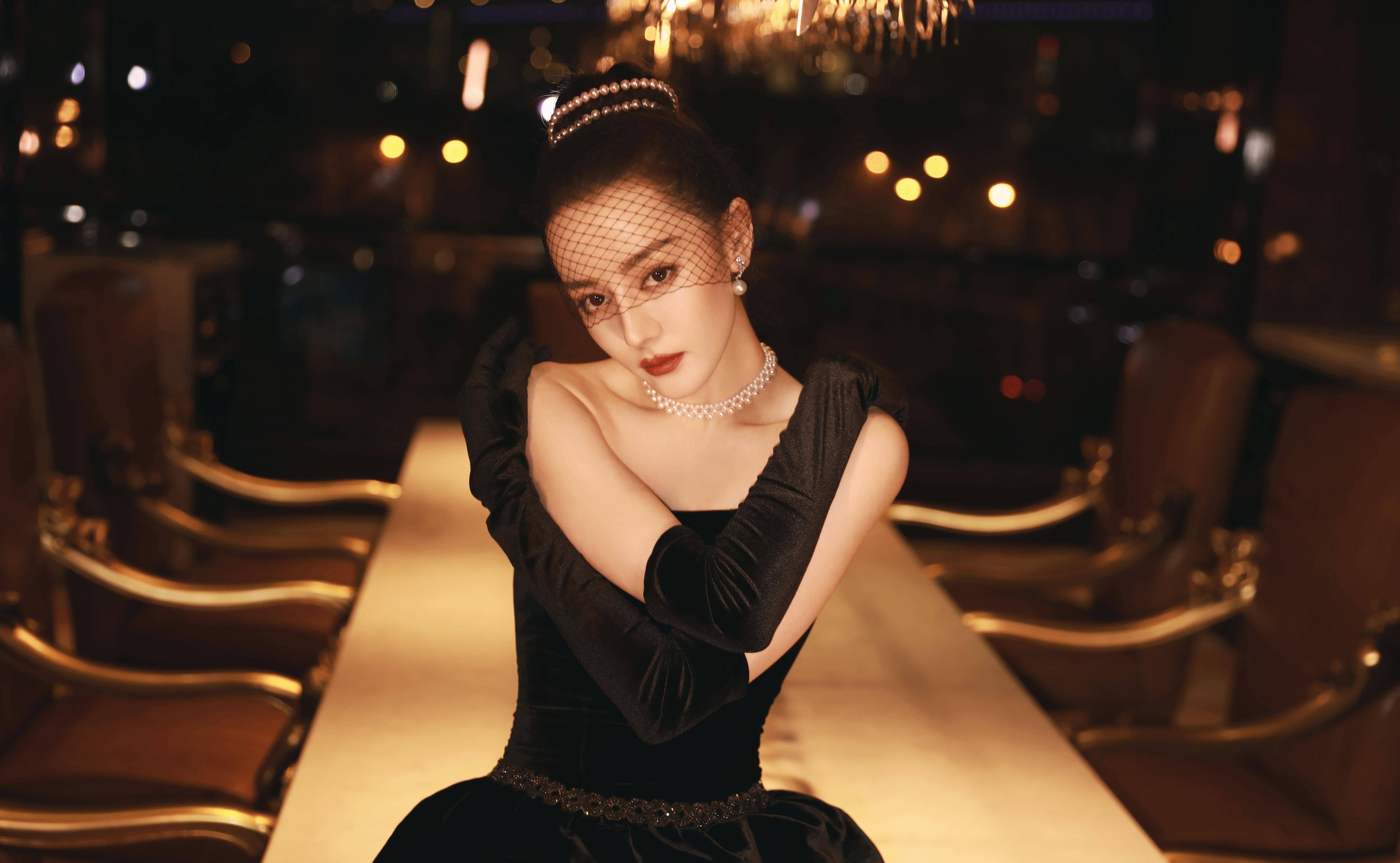 最美6位浓颜系女星,热巴和娜扎摄人心魄,最后一位堪称人间绝色_眼睛