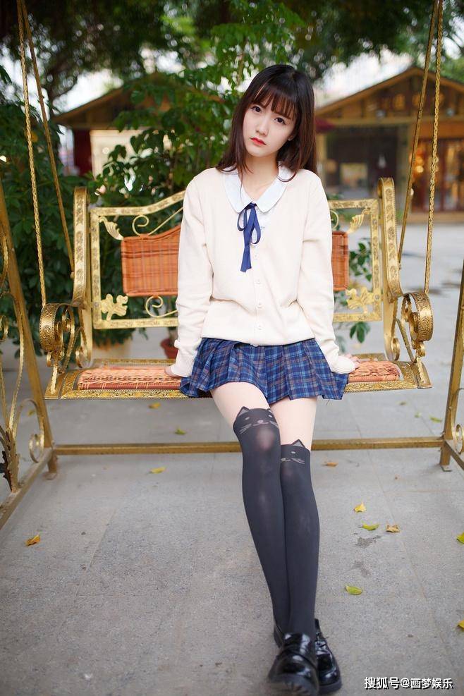 日系风格清纯美女大学生,卡通丝袜真的可爱至极