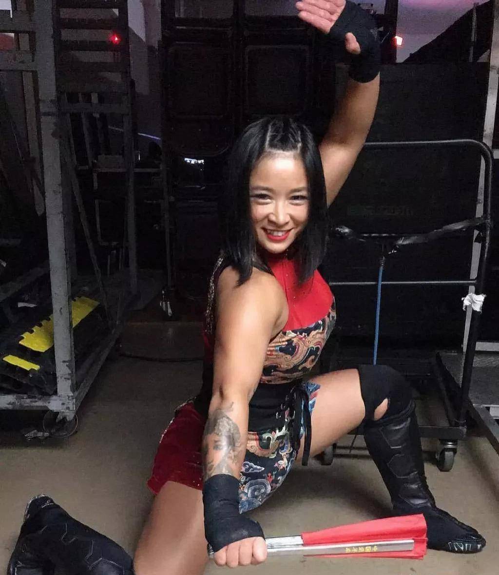 中国wwe女选手第一人李霞:我想向世界展示我是谁,我来自哪里