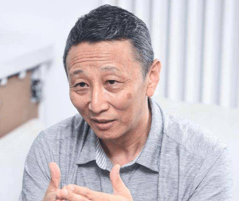 一个大火成知名导演,一个破产束手无措线上播出_成功_萧锋_吴京