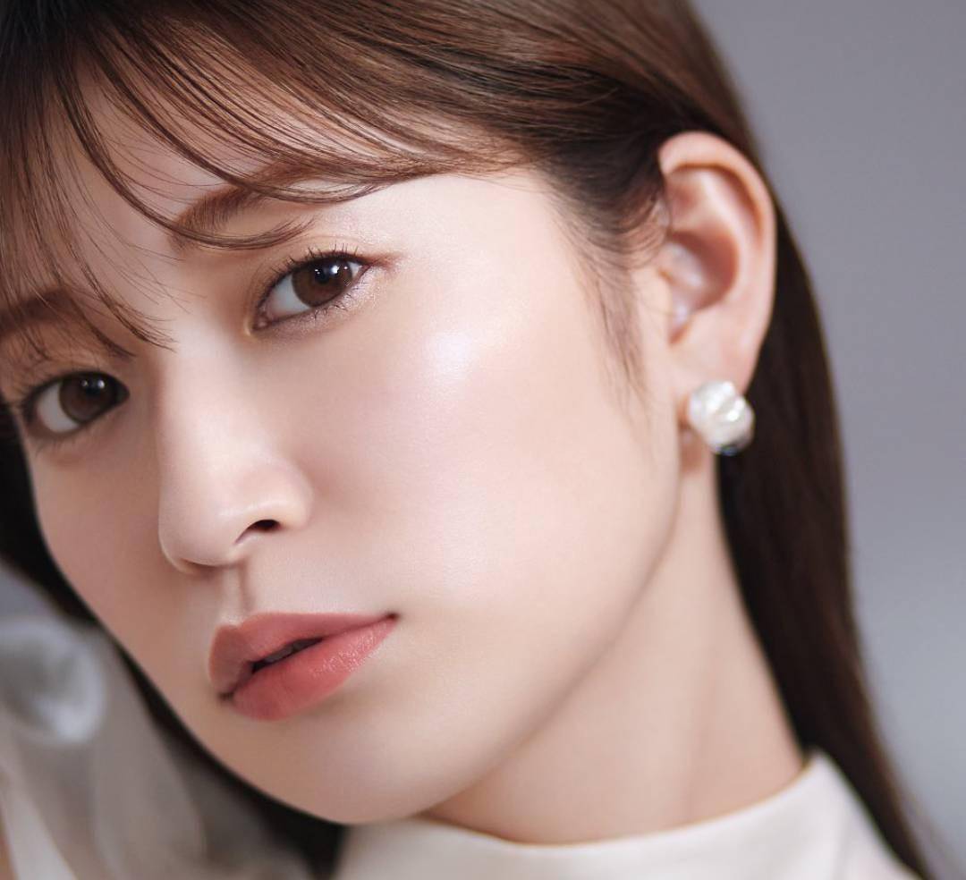 男生一看就想保护的女生长什么样,偶像团体–专属模特儿吉田朱里_化妆