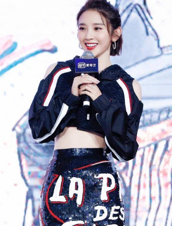 唐艺昕身材纤细,长相甜美,所以即便怀孕的时候,也给人一种特别惊艳的