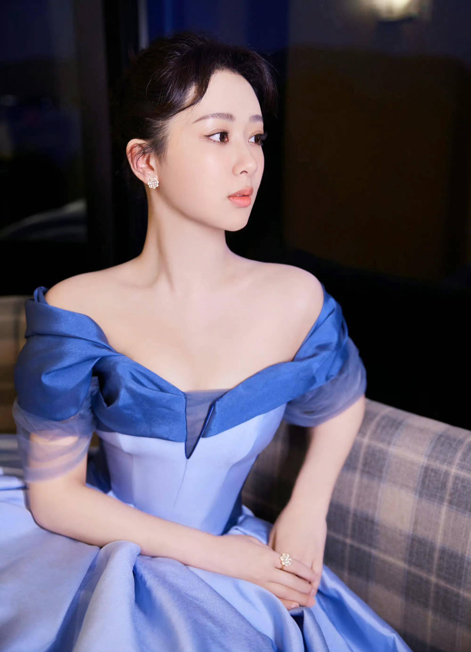 女明星杨紫时尚写真:玉洁冰清,花容月貌