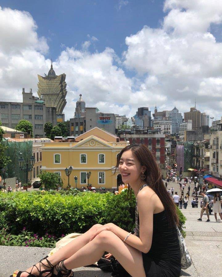 国外艺人韩善花穿时尚秀身材,包浆腿堪称一绝,这谁能不稀罕!