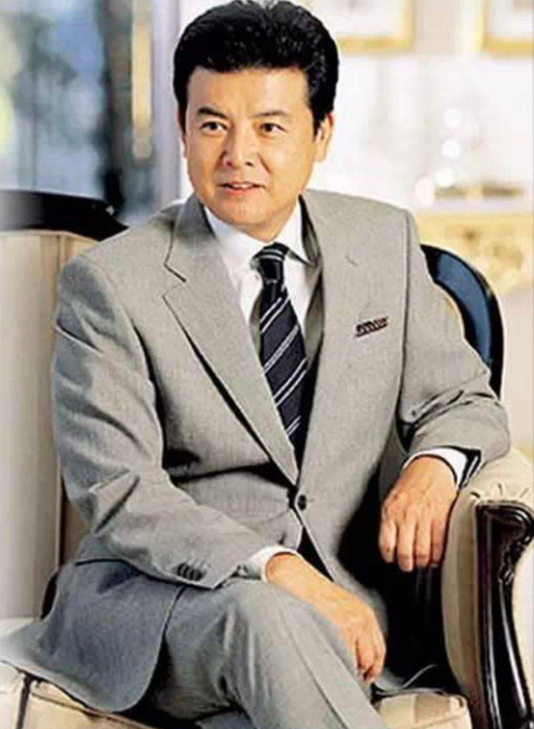 都说大背头是成功人士的标配,可实际上,普通男士也可以轻松的hold住大