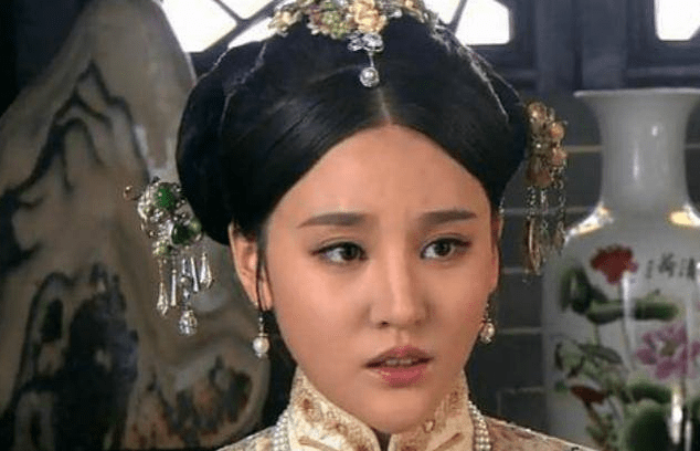 曾被誉为"小刘亦菲",如今灵气尽失成网红脸,下巴有点吓人_刘筱筱_古装