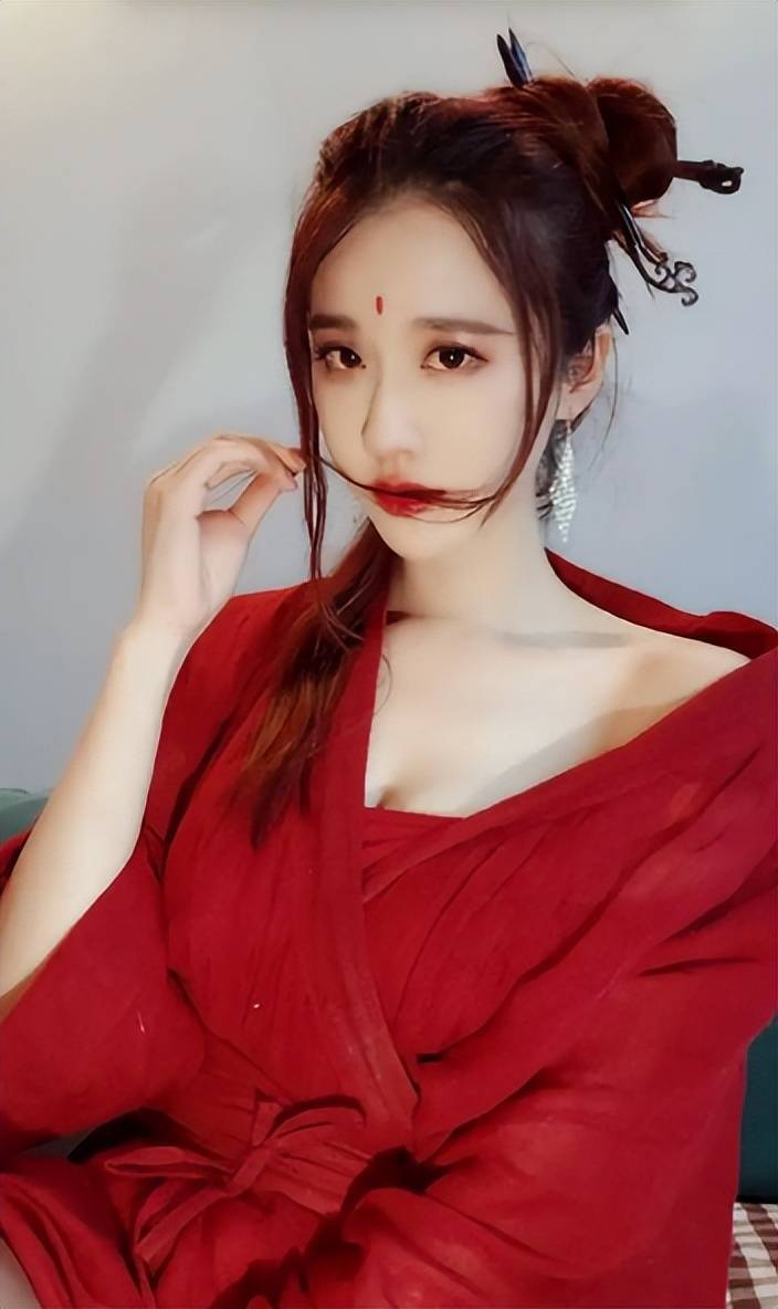 熟悉轩子兔的朋友们应该都知道,此前这位网红曾是国内最出名的女主播