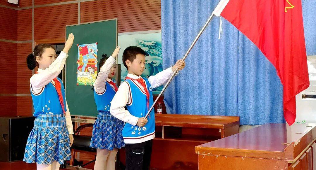 逐梦红领巾,争做好队员——大江小学举行大队委竞选活动_少先队员