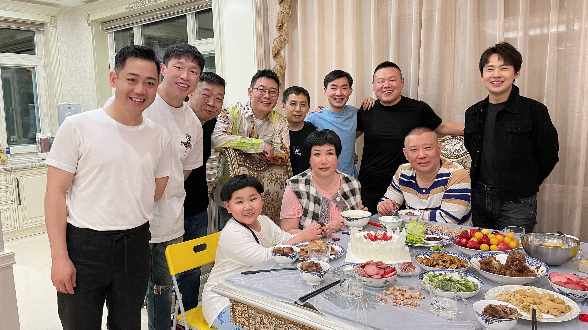 德云社师娘王惠生日,儿徒,爱徒,宠徒都在,还有曾经的"叛徒"_郭德纲_栾