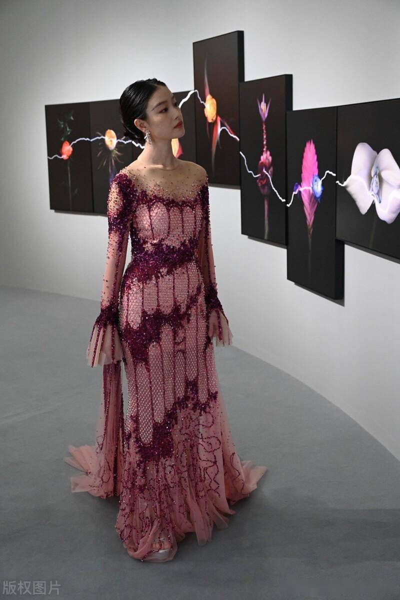 倪妮出席兰蔻品牌活动,身穿粉色贴花纱裙优雅感十足_上海_活动_兰蔻