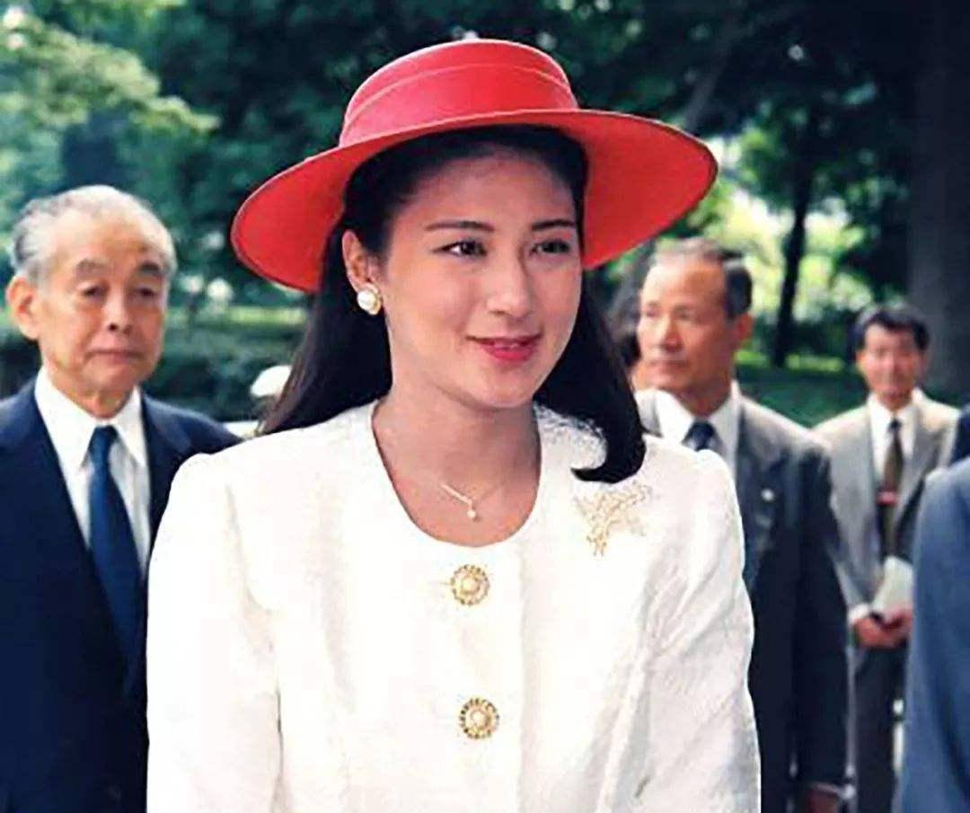 56岁雅子皇后久违现身!