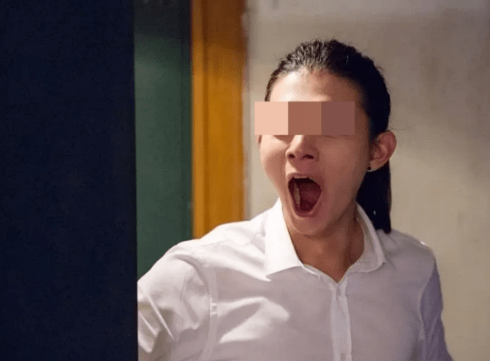 从而出现面部控制不住,嘴歪眼斜,睡觉流口水等症状