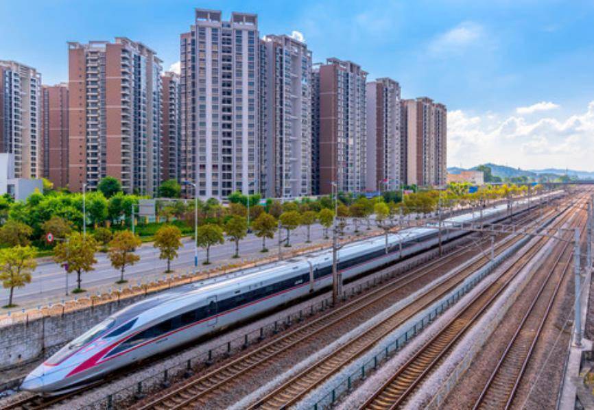 这趟高铁就是原来的桂林到北京的g530动车,后来就延伸到了北海,改为g