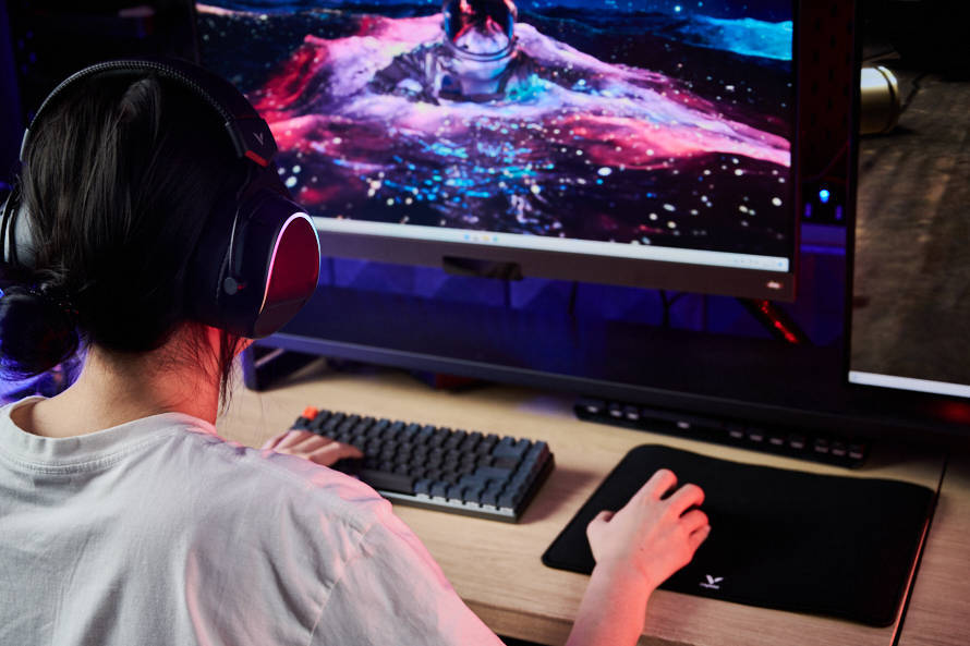 雷柏V30W双模无线游戏鼠标评测:160小时长效续航,FPS游戏好伴侣