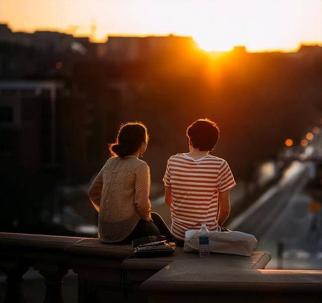 女子告诉男友大阿姨走了，让他来陪同，男友却送来了花圈