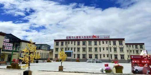 6年前的一幕让次仁拉姆印象深刻:她和同事来到聂荣县一名聋哑学生家中