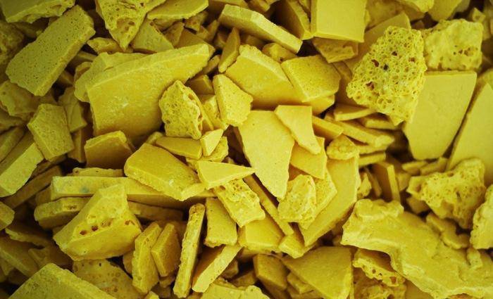 在印度尼西亚的火山口采矿:冒着生命危险去死_硫磺_fauzy_照片