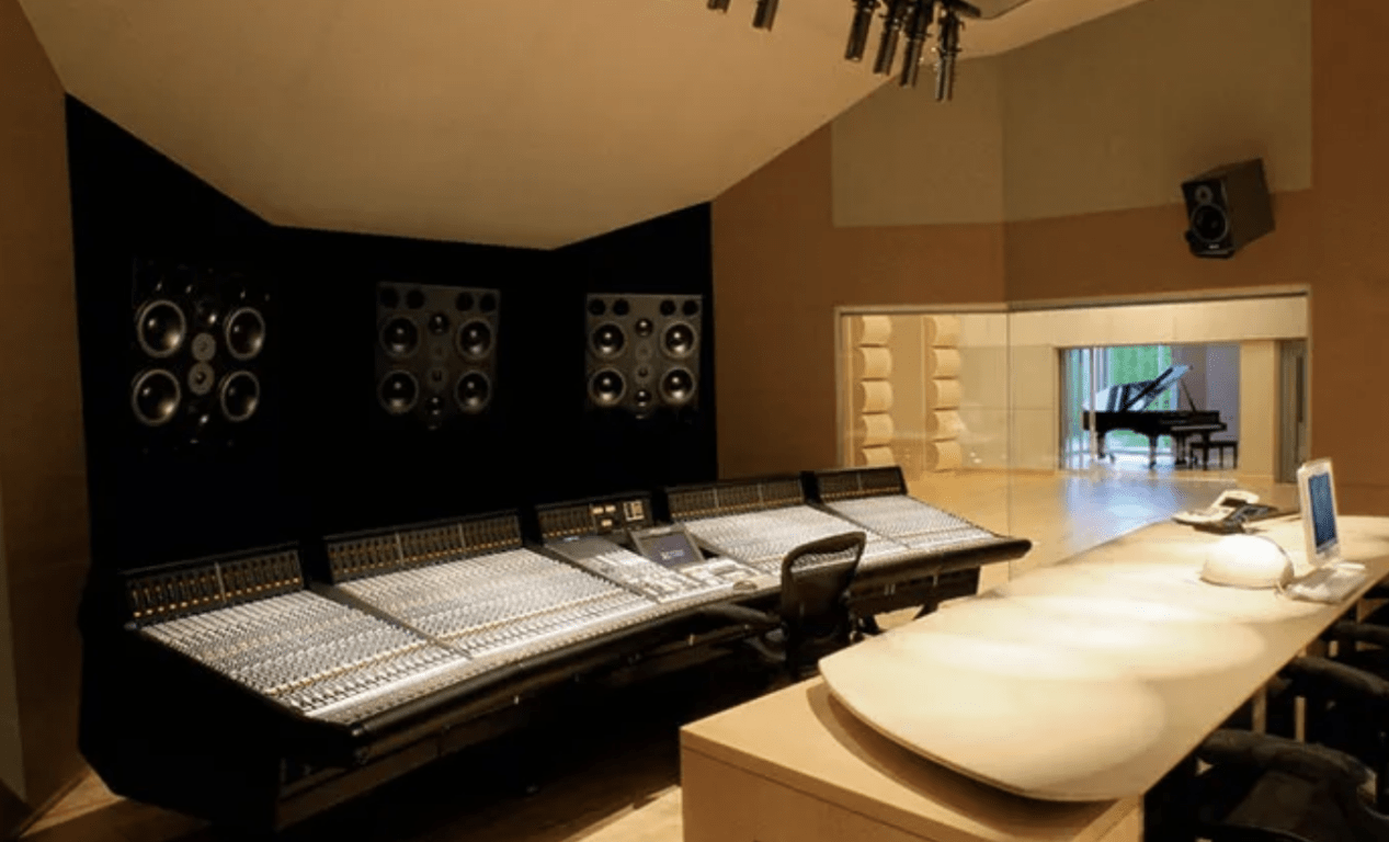 也是许多豪华汽车品牌,专业录音棚都能看到的专业品牌.