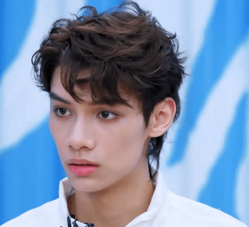 段星星现身机场再次跟粉丝道歉,网友:跟周扬青分手了?_工作_恋情_富婆