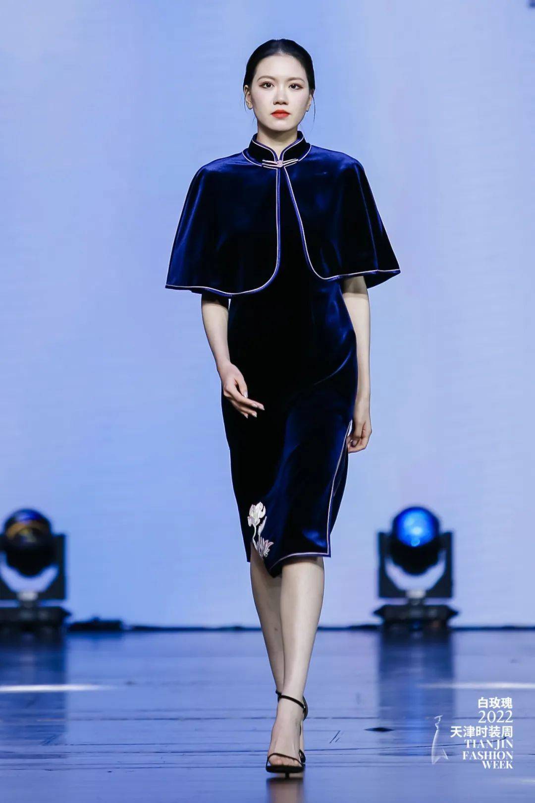 工装类整系列服装选择不同职业和劳动功能的产品运用创新结构设计