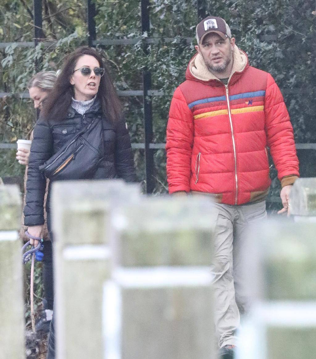 猴脸造型 红色棉袄,笑哭影迷_夏洛特·莱李_电影_妻子