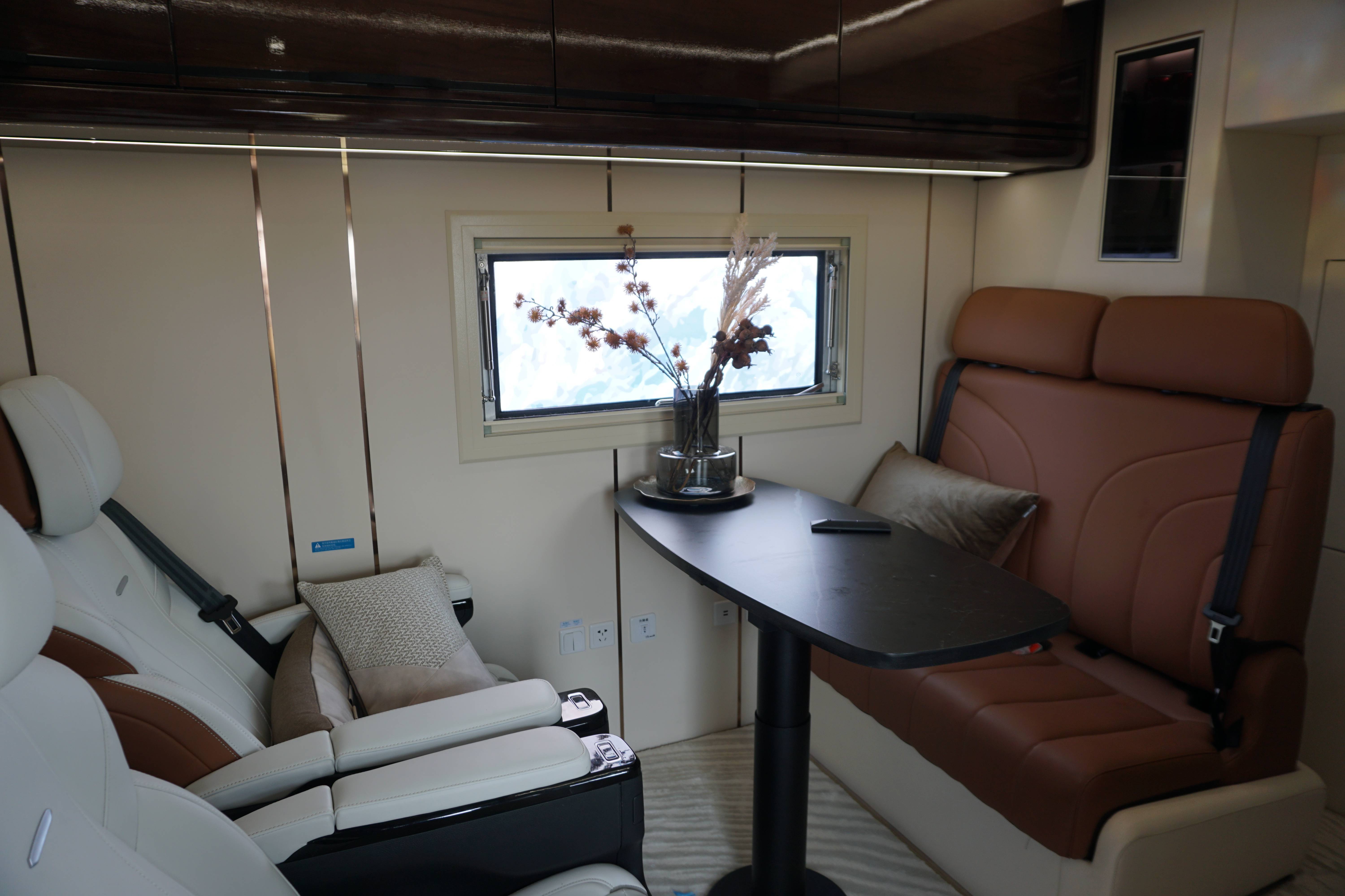 预售价288万元,上汽大通原厂首款重卡房车探索家·珠峰正式预售_搜狐