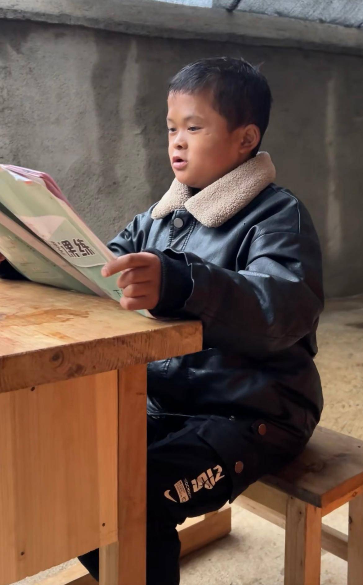 "小马云"范小勤的山谷人生,被团队抛弃后,表哥带他学简单生存_生活