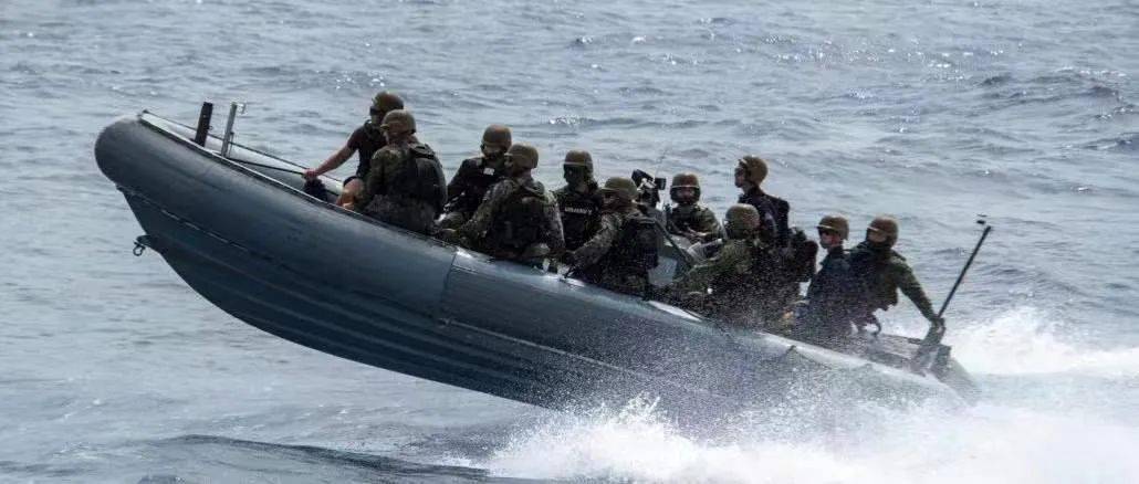 再到学习冲浪,桨板,独木舟,陆地冲浪滑板,冲锋舟驾驶,再到海上捕鱼