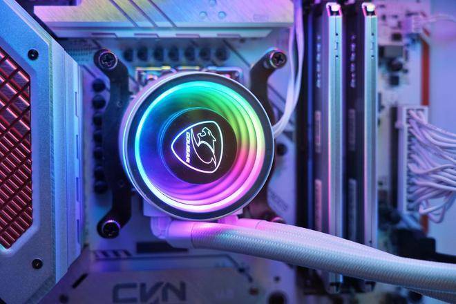 攒了台白色游戏主机:酷冷MB520Mesh、骨伽天吴360白、七彩虹Z790巡洋舰