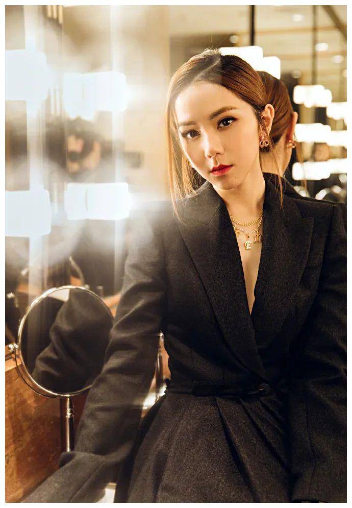 邓紫棋减肥效果堪比"削骨"!