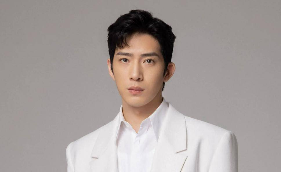 出生仅28天就被双亲分手的井柏然,现今身价过亿,绯闻女友是名模_孩子