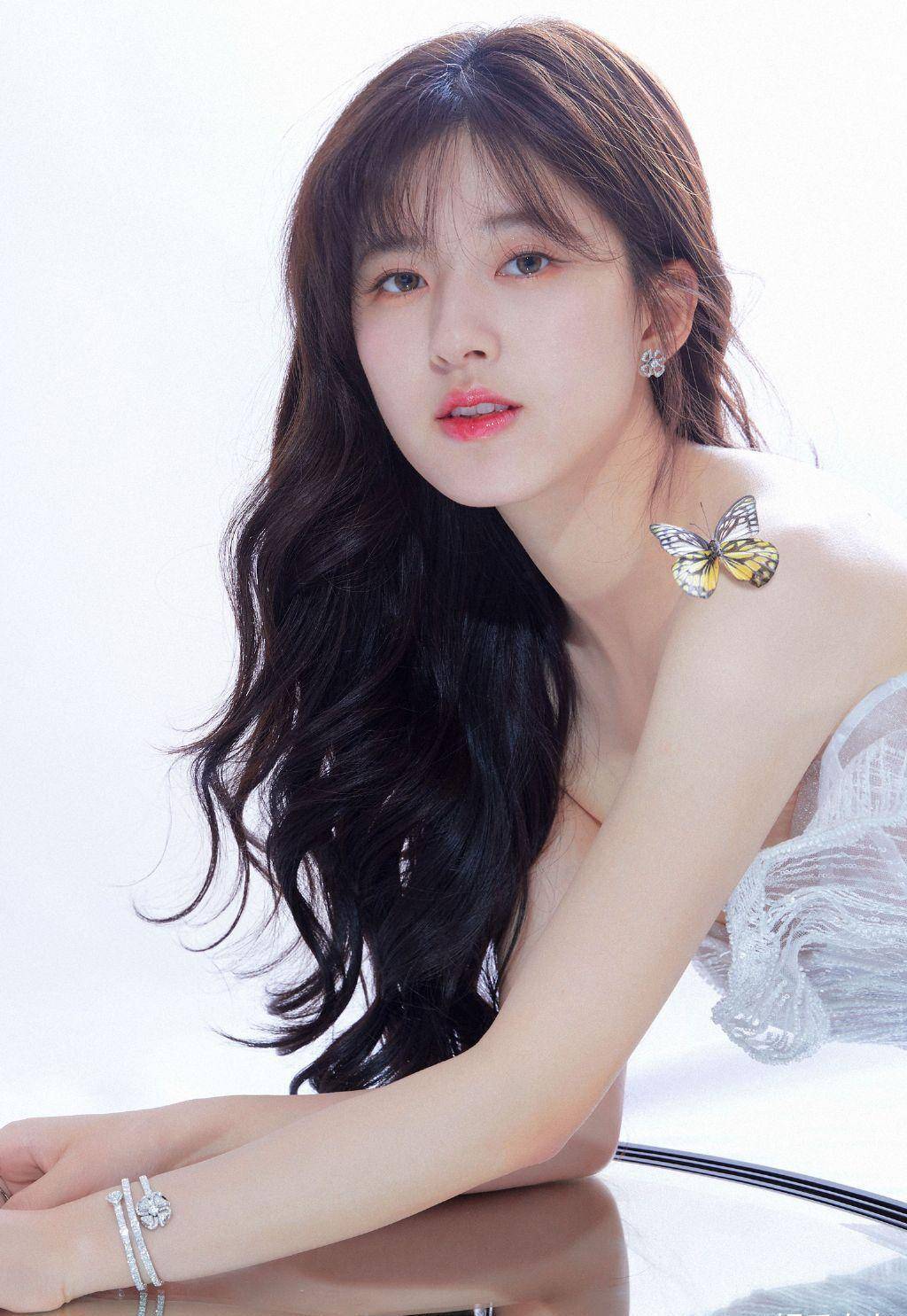 赵露思"星动之夜"盛典造型,梦幻纱裙,搭配清纯妆容,又乖又美_配饰