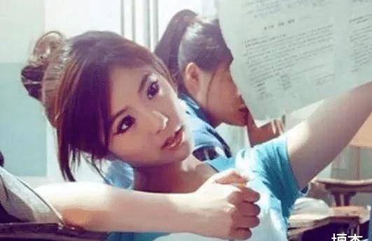 赵奕欢青春期发型_赵奕欢整容后现状_赵奕欢早期作品评价