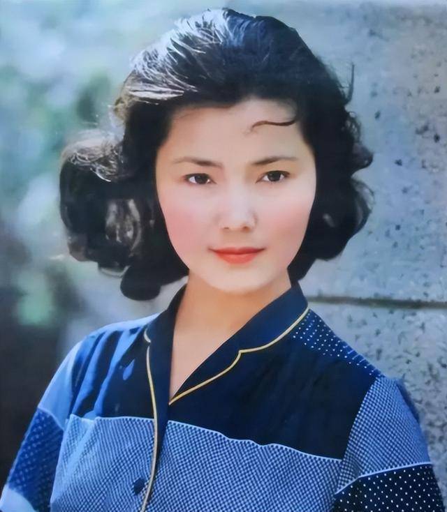 姜黎黎:从护士到明星,与圈内丈夫恩爱46年,不逼婚女儿晚年潇洒_因为