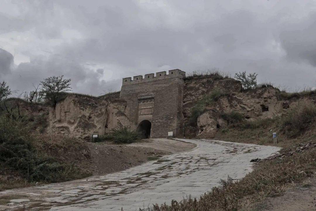 "走西口"到了内蒙,其中有樊六(箩笼匠),王半师(毡匠),何三旦(皮匠)