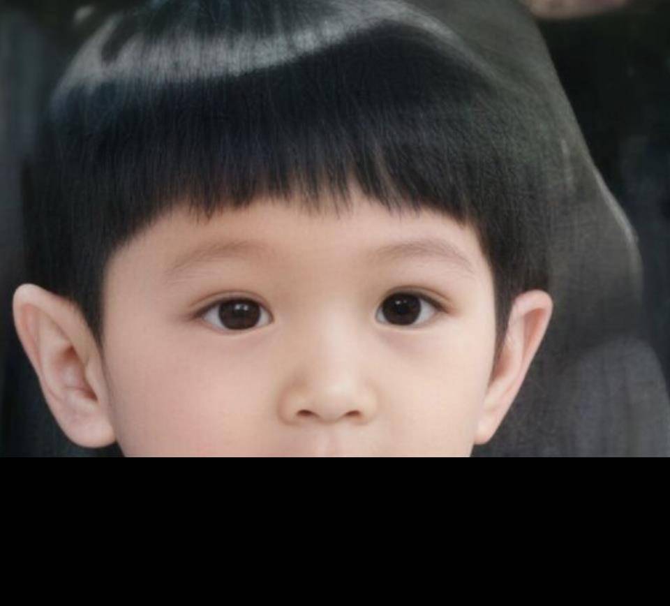 袁咏仪晒儿子童年照为其庆祝15岁生日,魔童眼睛一睁一闭超软萌_张智霖