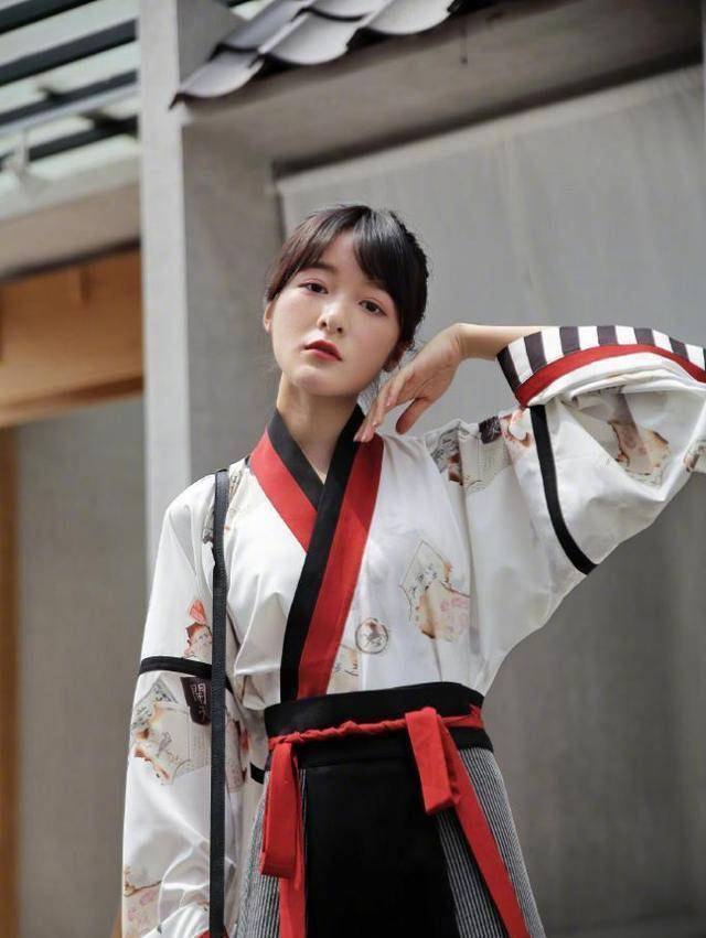 星女郎徐娇从小男孩蜕变美少女,晒纤腰钟情汉服,创品牌年赚千万_电影