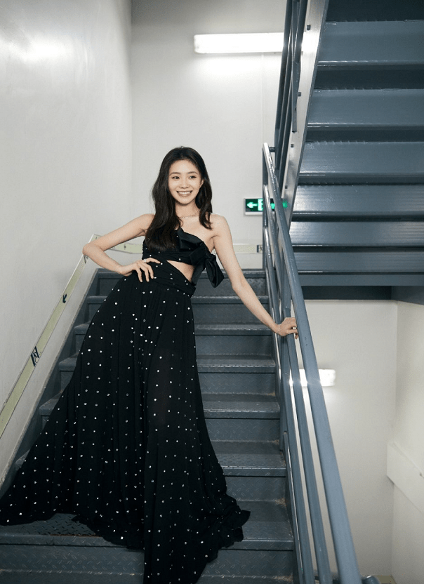 谋女郎评价张艺谋,得到恩师认可后,倪妮和张浩存当众落泪_刘浩存_经典