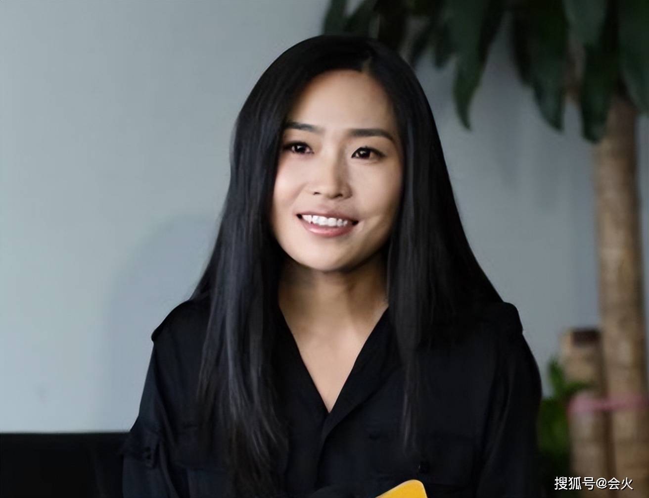 张艺谋39岁大女儿走红毯!