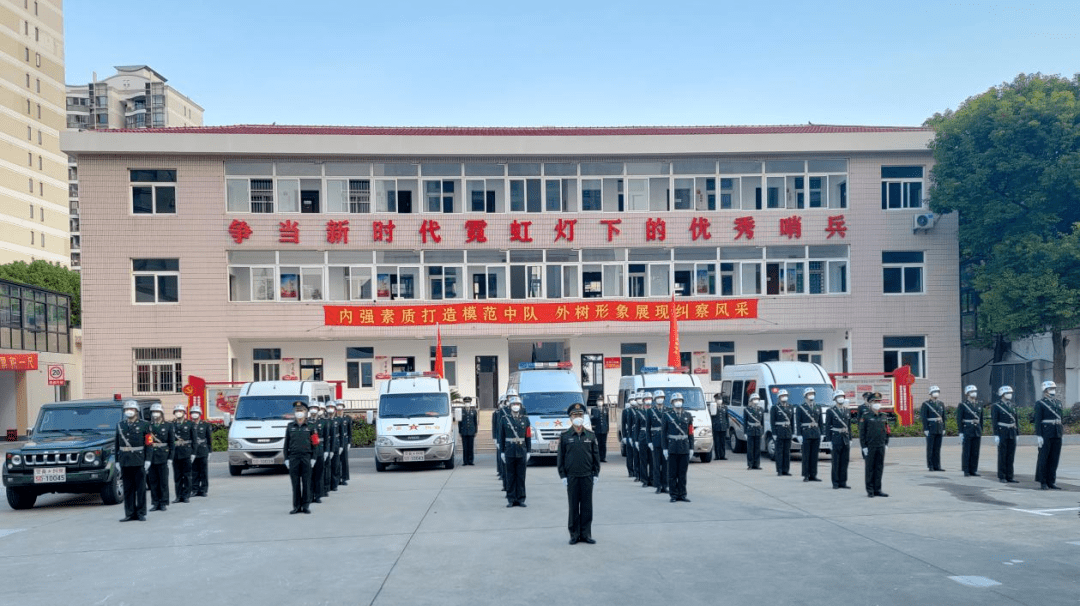 上海警备区直属队开展军人军车检查纠察专项行动为进博护航