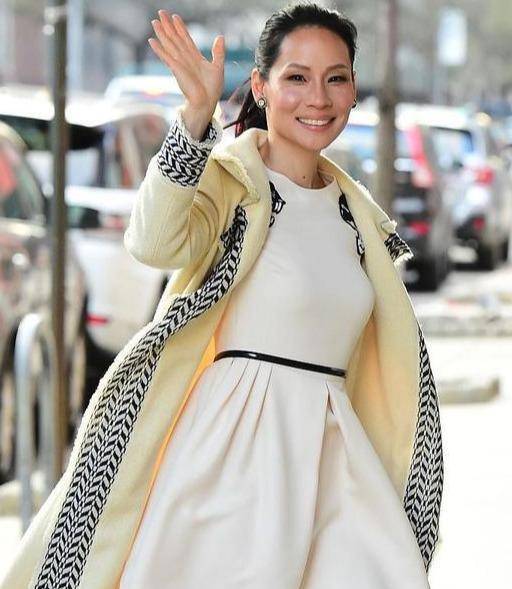 《神探夏洛克》中华生的扮演者马丁弗瑞曼就公开贬低刘玉玲,他说:"她