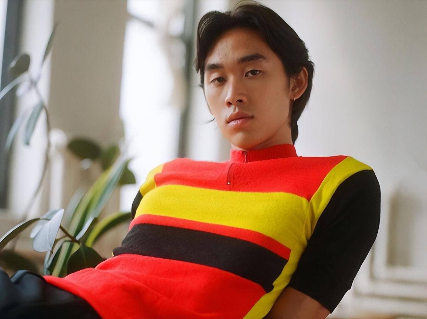 手上缠满纱布令人担心,23岁在纽约读大学_林子濠_社交_账号