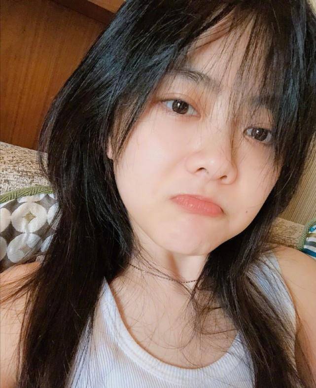 谭松韵2千万福利素颜出镜,表情搞怪可爱,少女感十足丝毫不像30岁_自拍