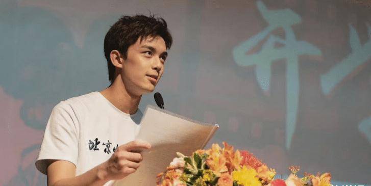 时间确实过得很快,一转眼吴磊就要毕业走向社会了,他在大学的这几年中