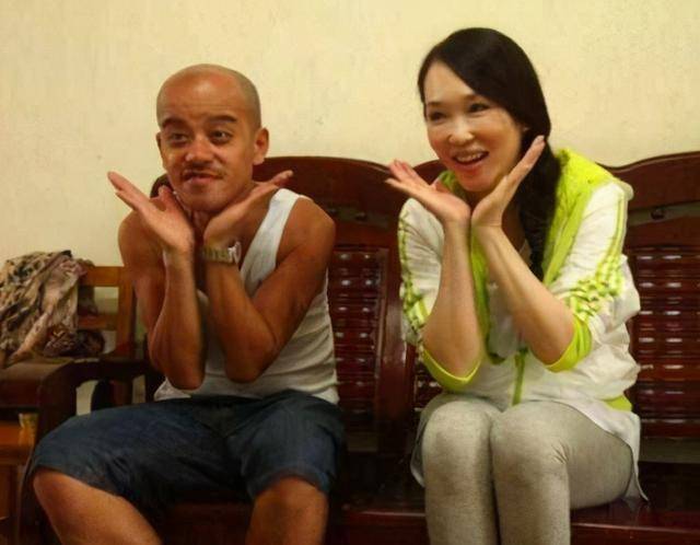 如今冯加六为了女儿放下了光头强带给他的荣耀,自己后面也清醒了踏踏