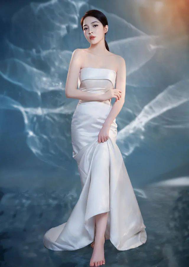 台球女神王钟瑶晒照,身材无可挑剔,她的文案却非常凡尔赛了_地方_感觉