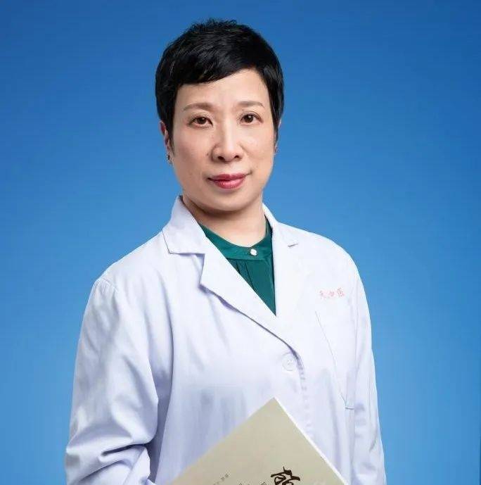 先后师从上海交通大学附属瑞金医院许曼音教授,上海中医药大学附属